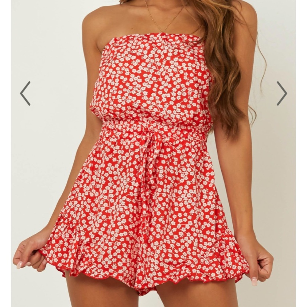 NWT Pretty Little Lies Playsuit in floral red